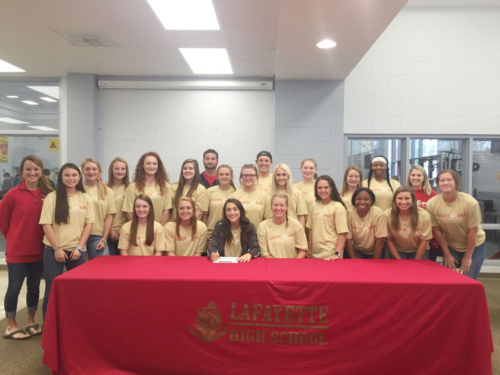 Robertson signs to play college softball with&nbsp;Northwest